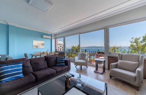 Gumussuyu Mahallesi Apartment | Bosphorus View with Balcony - 3 Bedrooms 2 Bathrooms