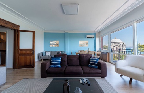 Gumussuyu Mahallesi Apartment | Bosphorus View with Balcony - 3 Bedrooms 2 Bathrooms