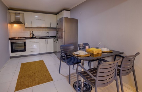 Kaleici Apartment | Bright 2BR Flat Near Hadrian’s Gate with AC