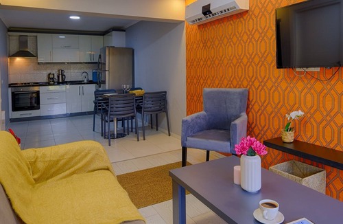 Kaleici Apartment | Bright 2BR Flat Near Hadrian’s Gate with AC