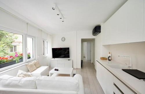 Bebek Apartment | Bright Modern new 1bed1bath Hidden Gem Bebek! #78