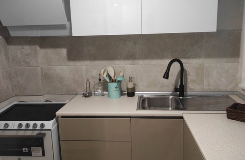 Moda Apartment | Caferağa, Moda - Steps to the Sea, Fully Furnished, Bills Included Flat