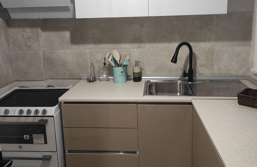 Moda Apartment | Caferağa, Moda - Steps to the Sea, Fully Furnished, Bills Included Flat
