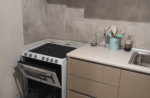 Moda Apartment | Caferağa, Moda - Steps to the Sea, Fully Furnished, Bills Included Flat