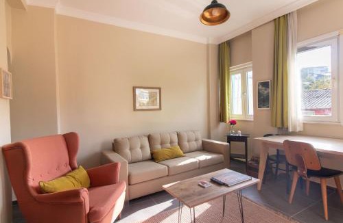Uskudar Apartment | Calm & Charming 1BR with Shared Lush Garden Access