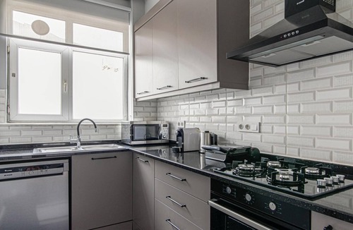 Kabatas Apartment | Central 2+1 Flat with Bosphorus View in Beyoglu