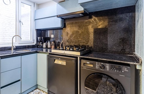 Osmanbey Apartment | Central and Compact Flat with Terrace in Sisli