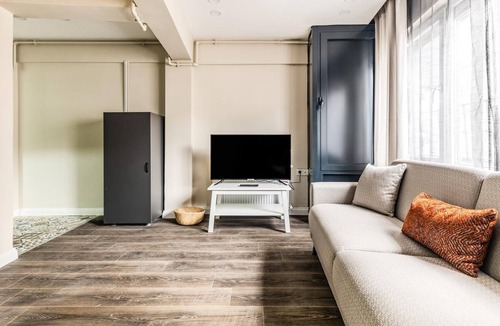 Osmanbey Apartment | Central and Compact Flat with Terrace in Sisli