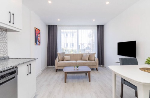 Eski Lara Apartment | Central Flat Close to Sea in Muratpasa