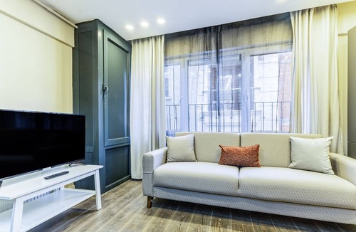 Osmanbey Apartment | Central Flat w Terrace 3 min to City's in Sisli