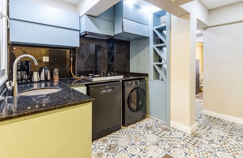 Osmanbey Apartment | Central Flat w Terrace 3 min to City's in Sisli