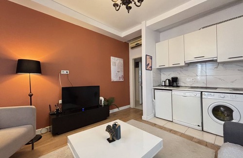 Cagaloglu Apartment | Central Istanbul Haven | Old City Highlights Nearb