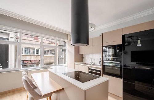 Osmanbey Apartment | Central Istanbul, Luxury 3BR, 4 min to Metro