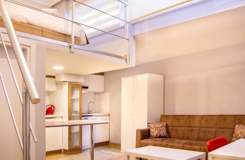 Kahramanlar Mahallesi Apartment | Centrally Located Fully Furnished Flat in Konak