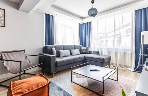 Kadikoy Apartment | Centrally Located Furnished Flat in Kadikoy