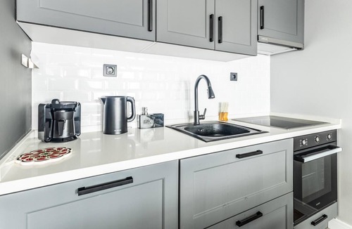 Kadikoy Apartment | Centrally Located Furnished Flat in Kadikoy