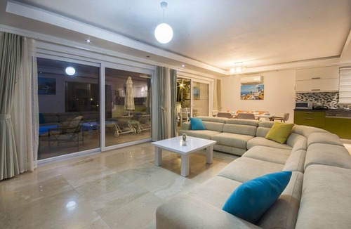 Uzumlu House | Charming 3 Bedroom Villa with Secluded Infinty Pool and Heated Indoor Pool