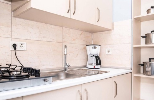 Goztepe Apartment | Charming Flat Near Bagdat Street in Kadikoy