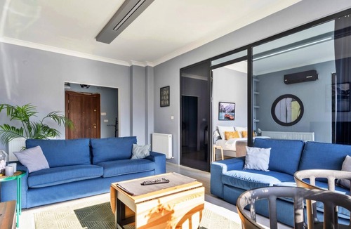 Goztepe Apartment | Charming Flat Near Bagdat Street in Kadikoy