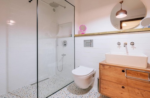Osmanbey Apartment | Charming Flat w Balcony 3 min to City’s Nisantasi
