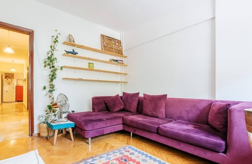 Osmanbey Apartment | Charming Flat w Balcony 3 min to City’s Nisantasi