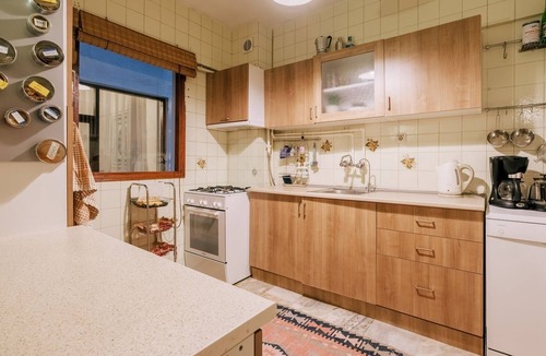 Osmanbey Apartment | Charming Flat w Balcony 3 min to Citys Nisantasi