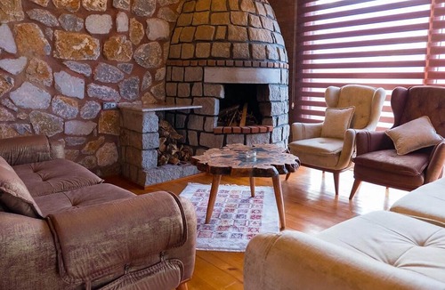 Orhangazi Apartment | Charming Stone House with Private Pool and Nature View in Iznik, Bursa