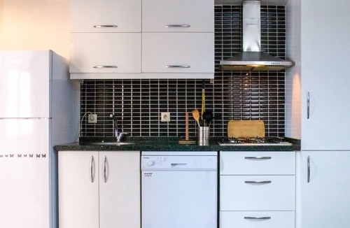 Cigli Apartment | Chic Flat w Balcony, Central Location