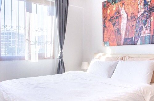 Cigli Apartment | Chic Flat w Balcony, Central Location