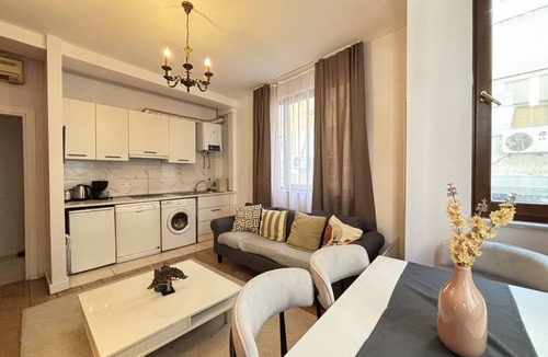 Cagaloglu Apartment | City Retreat - Grand Bazaar & Eminönü Nearby
