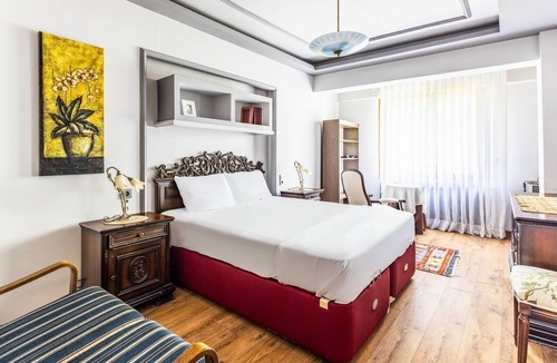 Uskudar Apartment | Classic Flat w Balcony 7 min to Capitol Mall
