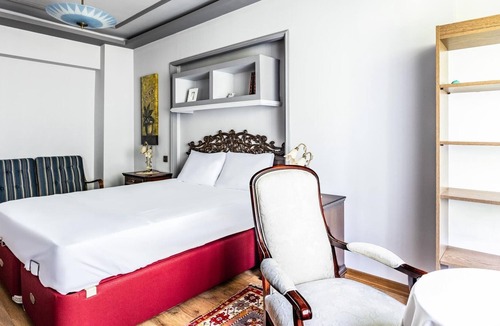 Uskudar Apartment | Classic Flat w Balcony 7 min to Capitol Mall