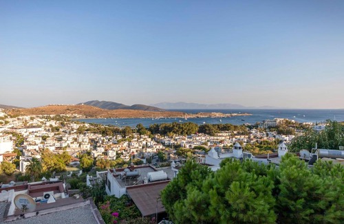 Bodrum City Center Villa | Colorful House with Magnificent Sea View near Beach in Bodrum