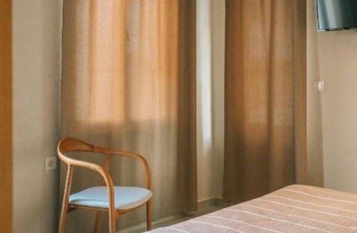 Side Hotel | Comfort-Queen Room with Balcony