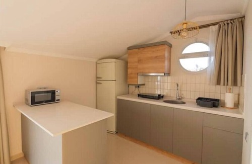 Kadnlar Denizi Mahallesi Apartment | Cozy 2-bedroom apartment in enjoyable Aydın with AC