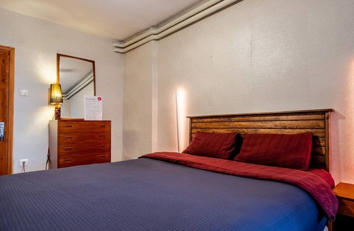 Moda Apartment | Cozy Flat with Backyard 600 m to Moda Coastal Park