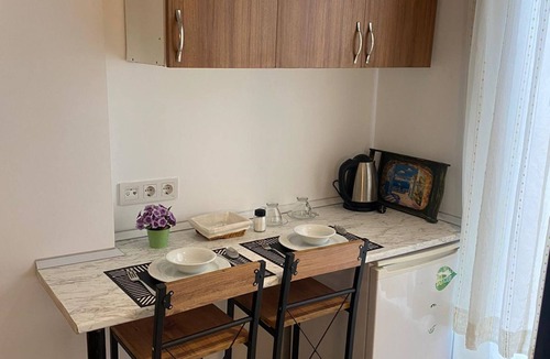Marmaris City Center Apartment | Cozy studio in lovely Muğla with AC, WiFi
