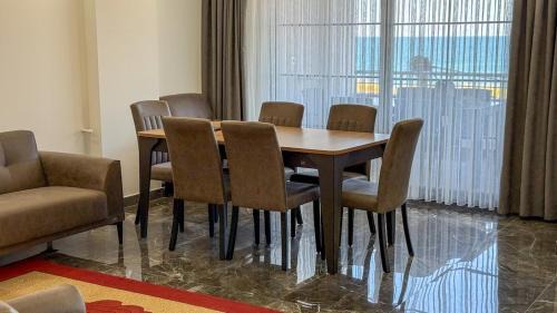 Akcaabat Apartment | Deniz manzaralı geniş daire, sahile yakın