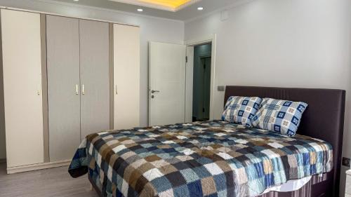 Akcaabat Apartment | Deniz manzaralı geniş daire, sahile yakın