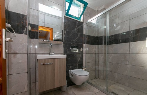 Icmeler Apartment | Dere Apartment 1 Icmeler Daily Weekly Rentals