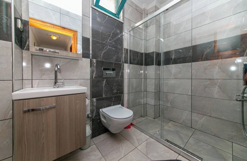 Icmeler Apartment | Dere Daire 3 Icmeler Daily Weekly Rentals