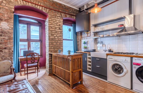 Galata Apartment | Designer Apt in Galata Walk to All Sights/AC