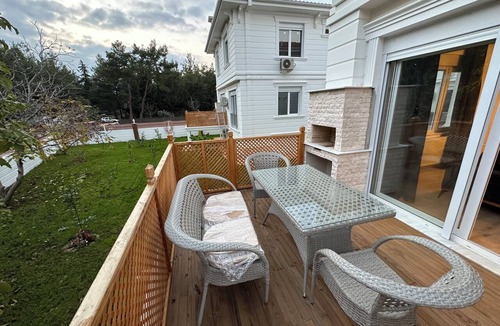 Dosemealti House | Doğa içinde Sahile 15 dakika mesafede Havuz,hamam,sauna 10 kişilik villa