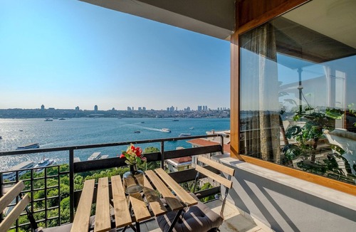 Uskudar Apartment | Duplex Flat w Panoramic Bosphorus View and Terrace