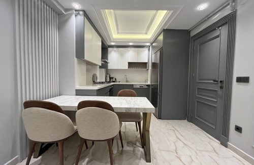 Zeytinburnu Apartment | Elegant Flat next to Istanbul Fisekhane & Marmaray Metro Station