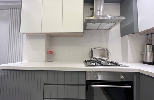 Zeytinburnu Apartment | Elegant Flat next to Istanbul Fisekhane & Marmaray Metro Station