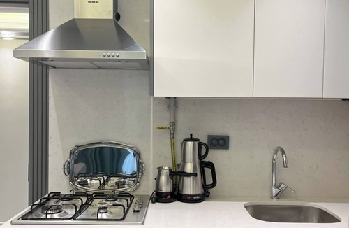 Zeytinburnu Apartment | Elegant Studio next to Fisekhane & Marmaray