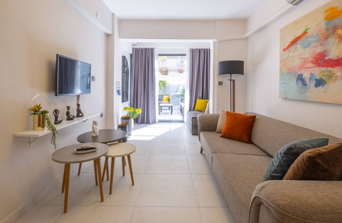 Marmaris City Center Apartment | Ezgi's Apartment with Private Garden in Marmaris