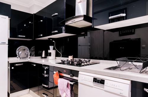 Kadikoy Apartment | Flat with Balcony 7 min to Kalamis Marina