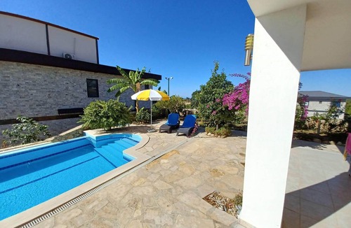 Alanya House | Fully equipped villa with a private pool, hot tub, garden, and fireplace in the mountains